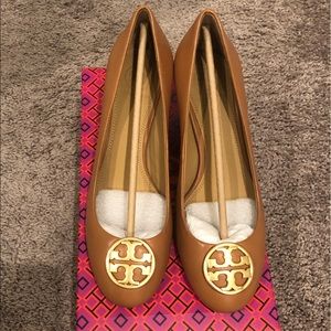 Tory Burch Tan Chelsea Wedges